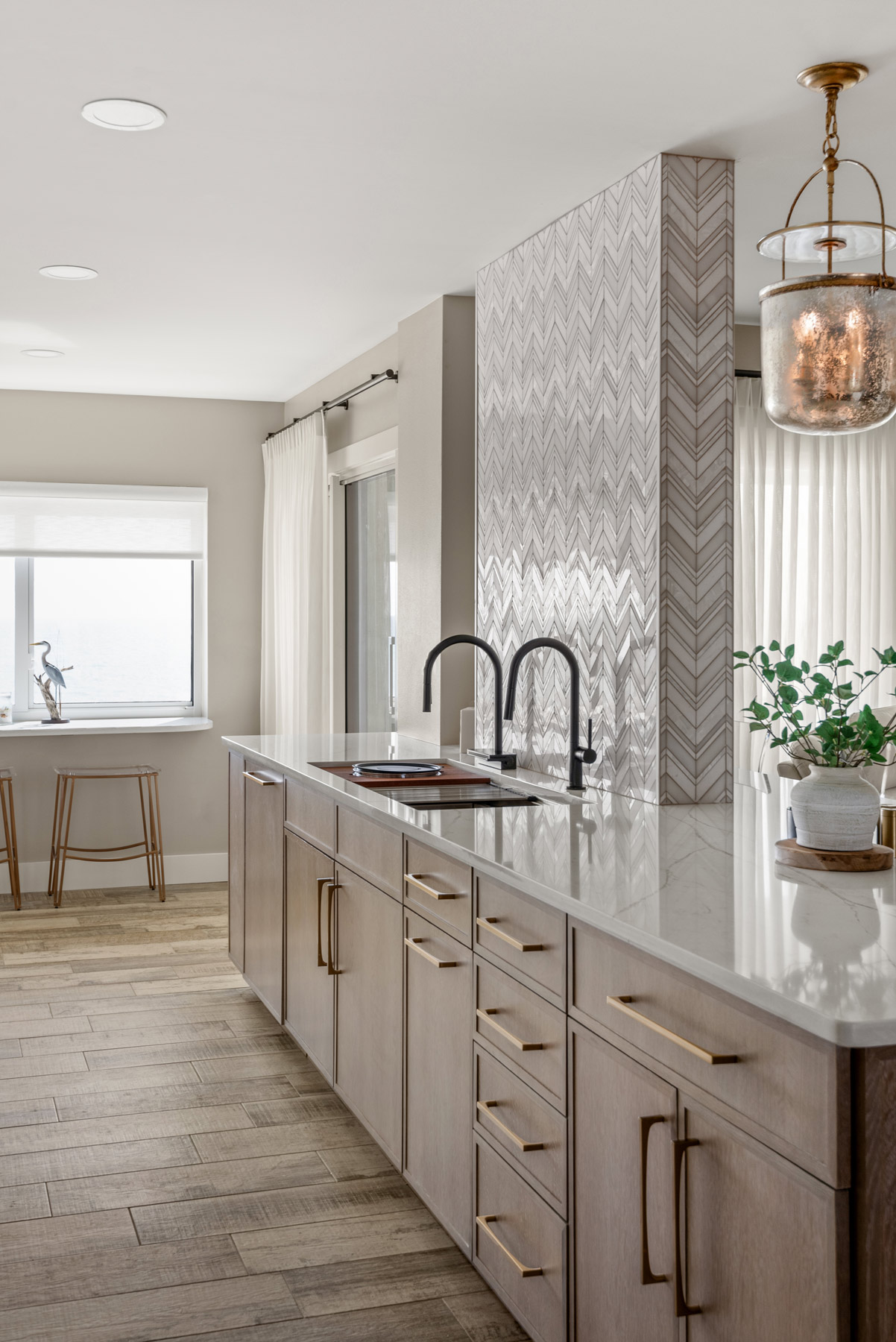 beachy condo kitchen