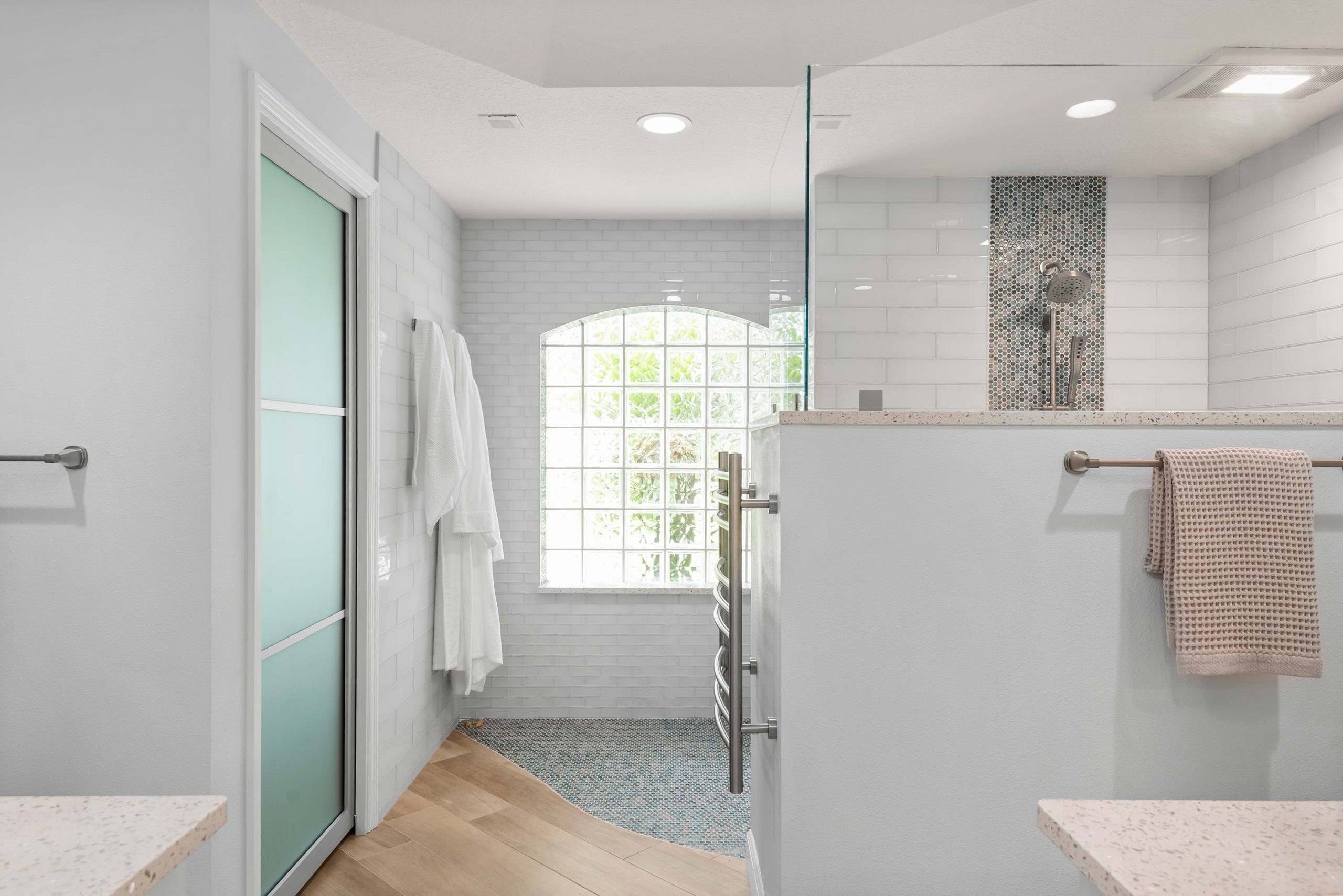 Glenwood-Oaks-Lane-bath-port-01