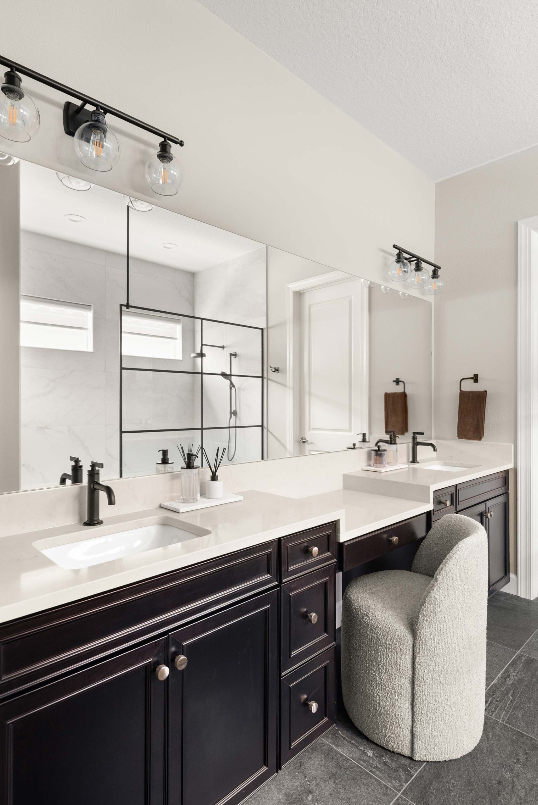 Lock-Street-bathroom-port-04