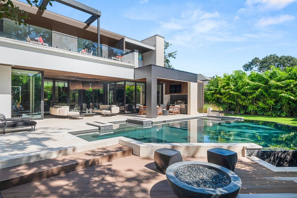 S&W Kitchens luxury outdoor living space