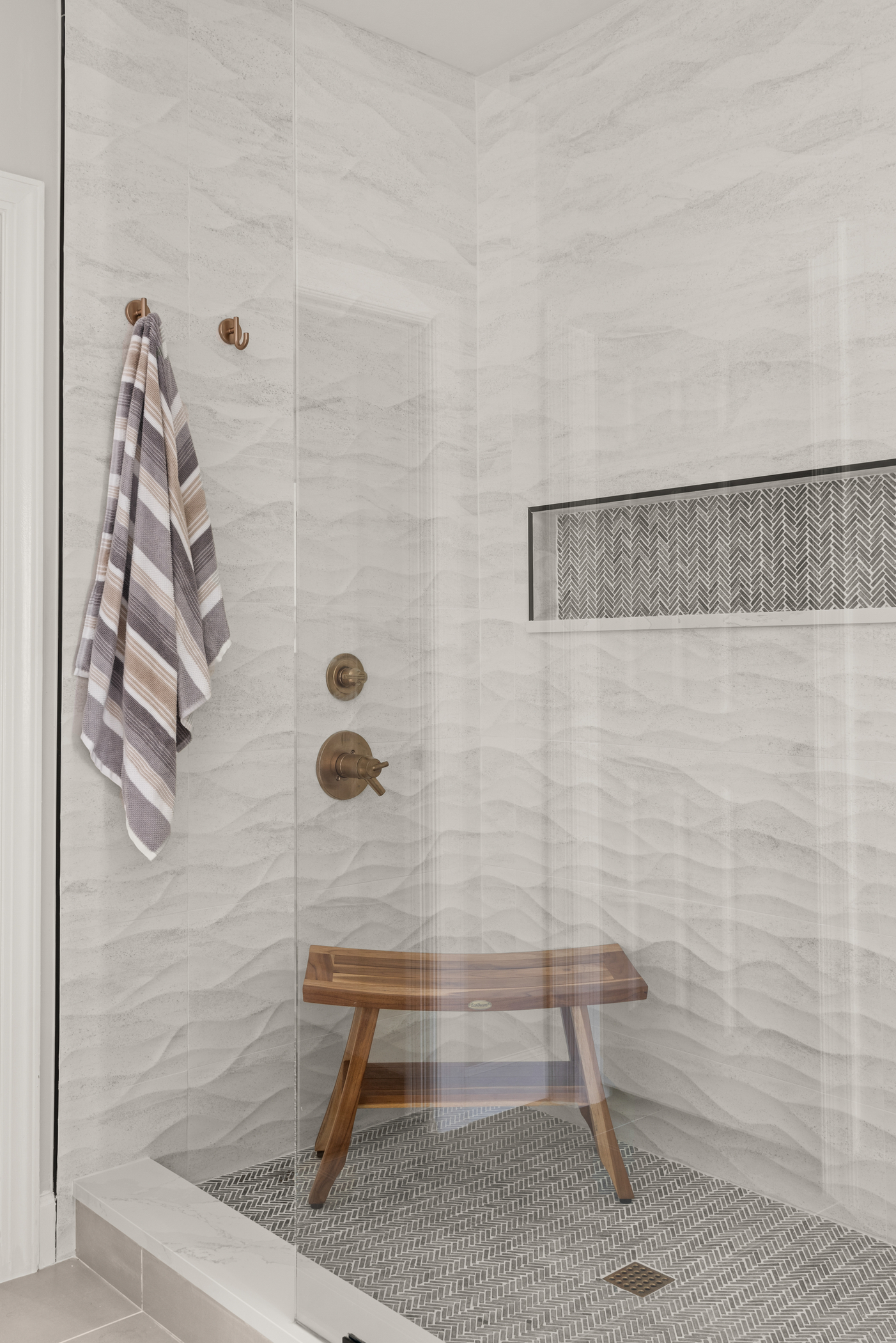 S-W-McCauley--27--1402x2100-63c5dc08-369d-4ed6-84a9-6d7301a3b433 (2)