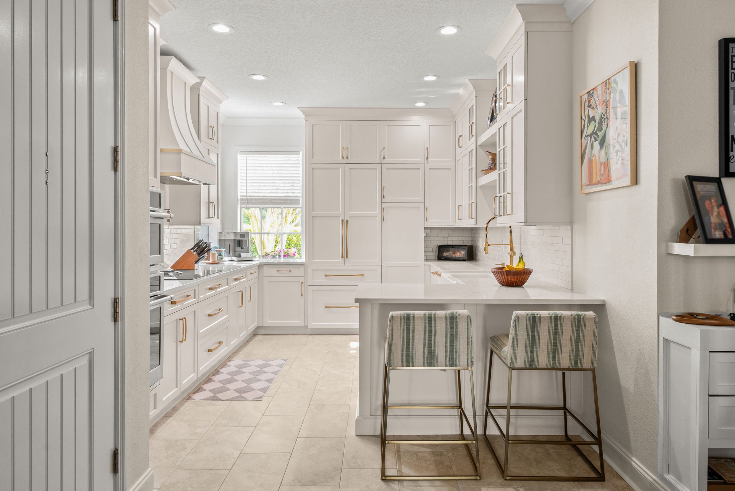 Tiago-Circle-Kitchen-Portfolio-01